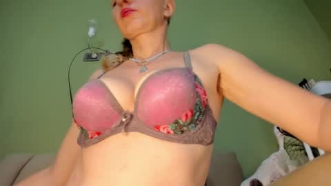 Snapshot of mspurrfectlove chatting on September 2025 02:38:02 PM MsPurrfectLove online show from September 2025 02:38:02 PM