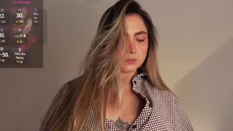 Sophie  online show from April 2026 07:40:01 PM