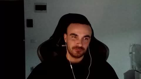 Snapshot of mu5clemania chatting on December 2024 07:10:01 PM Victor online show from December 2024 07:10:01 PM