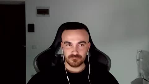 Snapshot of mu5clemania chatting on January 2025 06:52:01 PM Victor online show from January 2025 06:52:01 PM