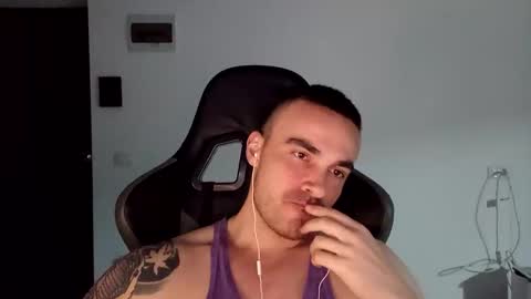 Snapshot of mu5clemania chatting on January 2025 07:04:01 PM Victor online show from January 2025 07:04:01 PM