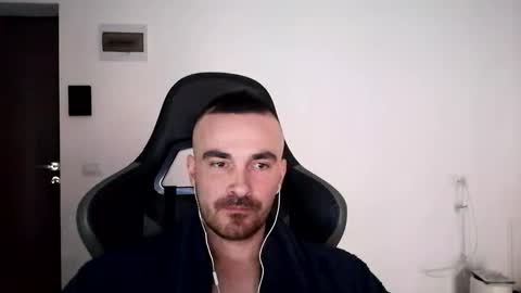 Snapshot of mu5clemania chatting on January 2025 09:15:02 AM Victor online show from January 2025 09:15:02 AM
