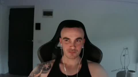 Snapshot of mu5clemania chatting on February 2025 08:10:01 PM Victor online show from February 2025 08:10:01 PM