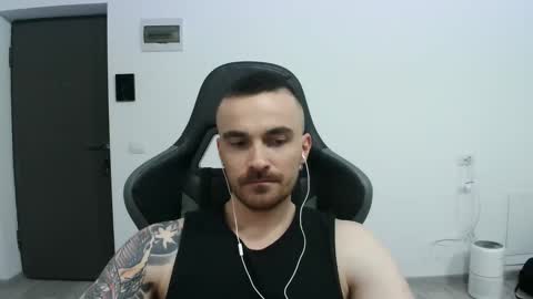 Snapshot of mu5clemania chatting on February 2025 08:15:01 PM Victor online show from February 2025 08:15:01 PM