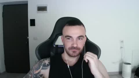 Snapshot of mu5clemania chatting on February 2025 07:32:02 AM Victor online show from February 2025 07:32:02 AM