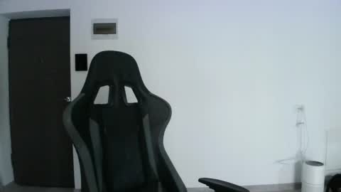 Snapshot of mu5clemania chatting on February 2025 09:21:01 AM Victor online show from February 2025 09:21:01 AM