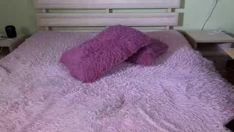 Mia online show from September 2025 08:16:01 AM