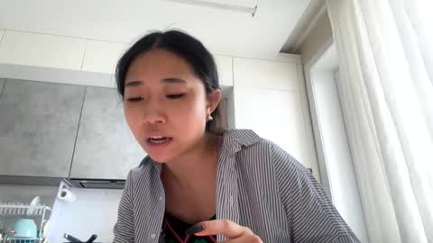 Mia online show from March 2026 03:34:02 AM