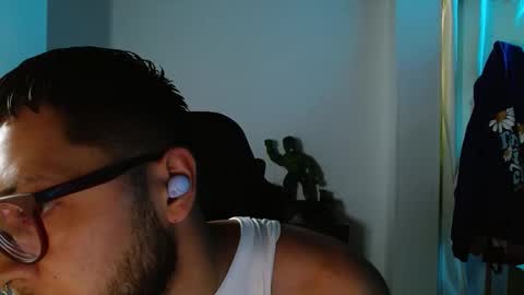 Snapshot of muscle_cock32 chatting on October 2025 06:36:01 PM David Big online show from October 2025 06:36:01 PM