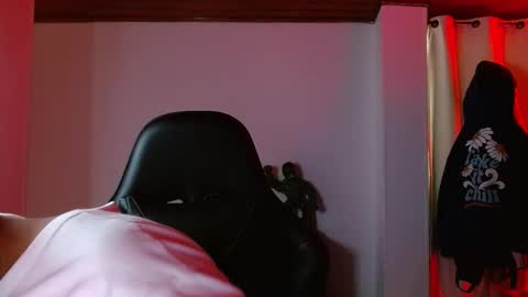 Snapshot of muscle_cock32 chatting on October 2025 06:19:01 PM David Big online show from October 2025 06:19:01 PM