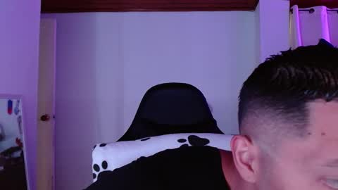 Snapshot of muscle_cock32 chatting on February 2026 09:44:01 PM David Big online show from February 2026 09:44:01 PM