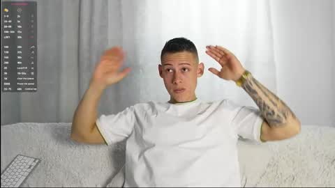 muscle_king_cum online show from October 2025 01:10:01 PM