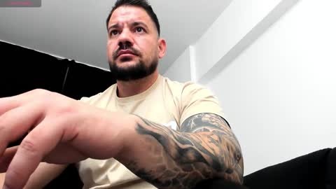 MuscleMonster31 online show from October 2025 12:28:01 PM