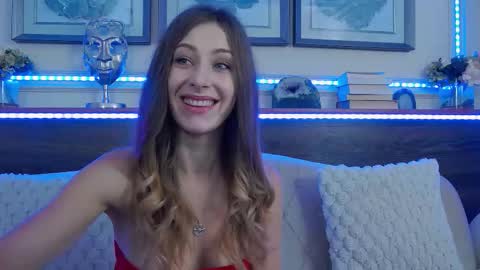 Luna  online show from October 2025 07:44:02 PM