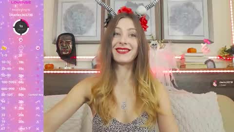 Luna  online show from October 2025 07:03:02 PM