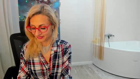 Snapshot of museofstage chatting on January 2025 05:34:02 PM Diana online show from January 2025 05:34:02 PM