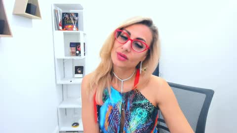 Snapshot of museofstage chatting on January 2025 06:06:01 PM Diana online show from January 2025 06:06:01 PM