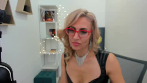 Snapshot of museofstage chatting on January 2025 06:21:01 PM Diana online show from January 2025 06:21:01 PM