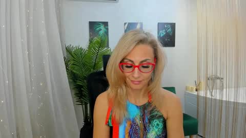 Snapshot of museofstage chatting on February 2025 10:57:01 AM Diana online show from February 2025 10:57:01 AM