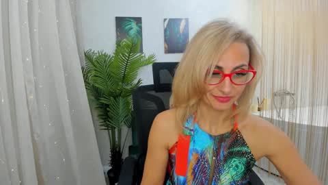 Snapshot of museofstage chatting on February 2025 05:15:02 PM Diana online show from February 2025 05:15:02 PM