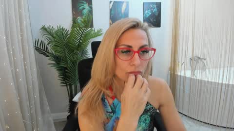 Snapshot of museofstage chatting on February 2025 11:32:02 AM Diana online show from February 2025 11:32:02 AM