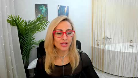 Snapshot of museofstage chatting on February 2025 05:53:02 PM Diana online show from February 2025 05:53:02 PM