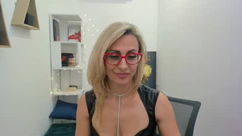 Snapshot of museofstage chatting on March 2025 02:45:01 PM Diana online show from March 2025 02:45:01 PM