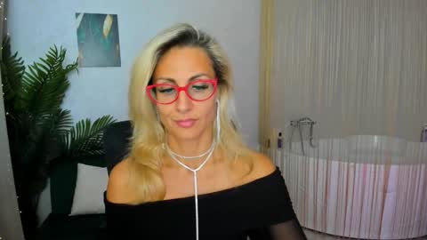 Snapshot of museofstage chatting on September 2025 11:44:02 AM Diana online show from September 2025 11:44:02 AM