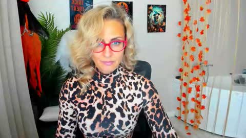 Snapshot of museofstage chatting on October 2025 11:44:02 AM Diana online show from October 2025 11:44:02 AM