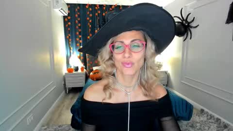 Snapshot of museofstage chatting on October 2025 11:55:02 AM Diana online show from October 2025 11:55:02 AM