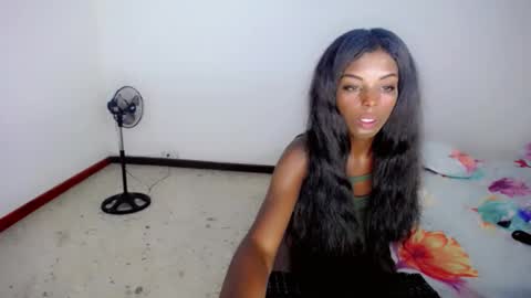 Snapshot of muyfer_latin_ts chatting on May 2026 04:07:02 AM mayfer online show from May 2026 04:07:02 AM
