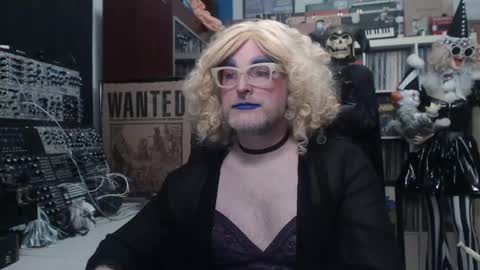 Muziknerd online show from December 2024 05:21:01 AM