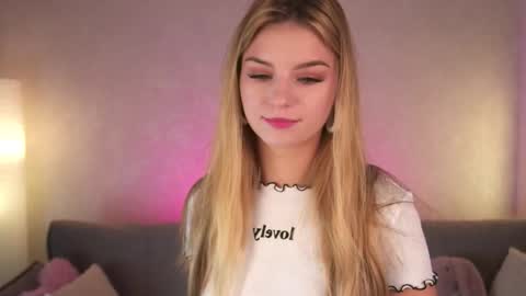 Polly online show from November 2025 03:44:02 PM