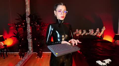 Snapshot of my_maite chatting on December 2024 11:18:01 AM Maite online show from December 2024 11:18:01 AM