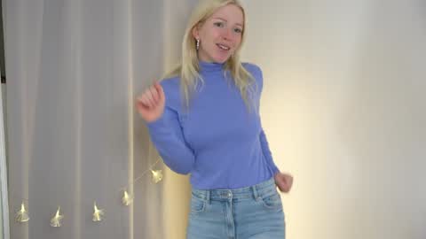 STELLA  Im here today online show from December 2024 03:22:02 PM