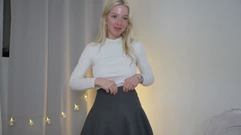 STELLA  Im here today online show from January 2025 05:01:01 PM