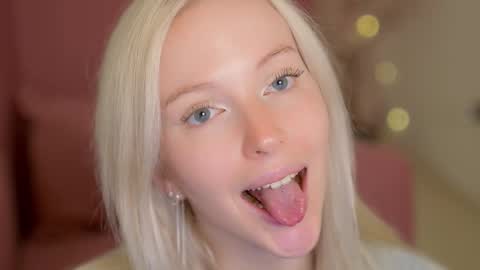 STELLA  Im here today online show from March 2025 02:32:01 PM