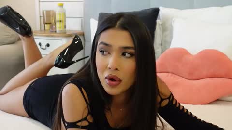 Snapshot of myamuse chatting on October 2025 09:54:01 AM MyaMuse online show from October 2025 09:54:01 AM