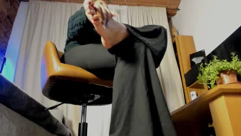 Lola online show from November 2025 08:31:01 PM