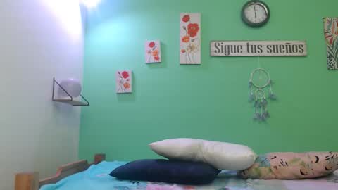 Angel Cute online show from October 2025 07:01:02 PM