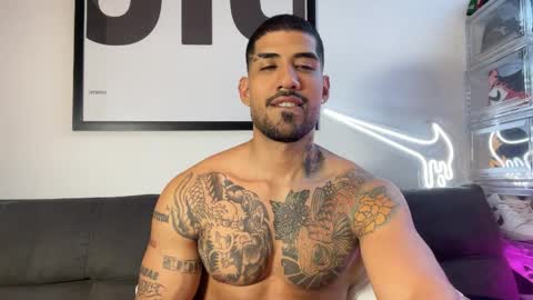 Myke esthetic online show from October 2025 10:18:02 PM