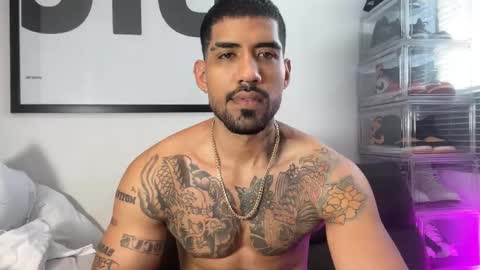 Myke esthetic online show from October 2025 12:03:02 PM