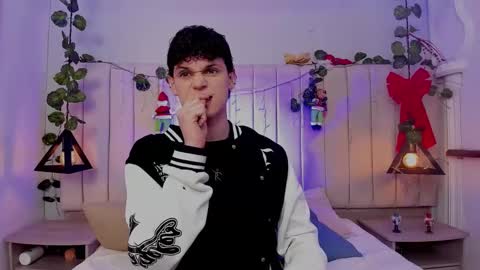 Mykel   online show from December 2025 10:06:02 PM