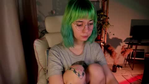 MylaFlores online show from October 2025 02:45:02 AM