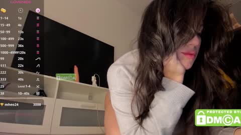 hey its Mel online show from February 2025 09:44:01 AM