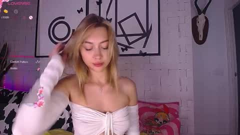 mynameisnikki_ online show from October 2025 10:02:02 AM