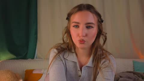 myrahenley online show from April 2026 11:57:01 AM