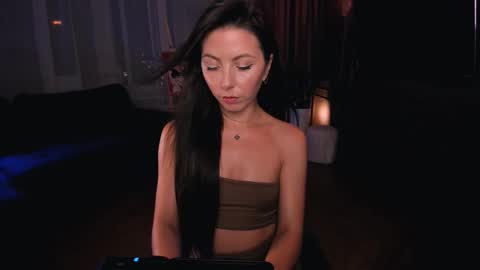 Maria  online show from November 2025 12:10:02 AM