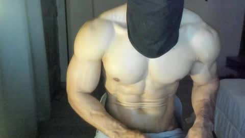 mysterious_muscles online show from April 2026 11:32:02 PM
