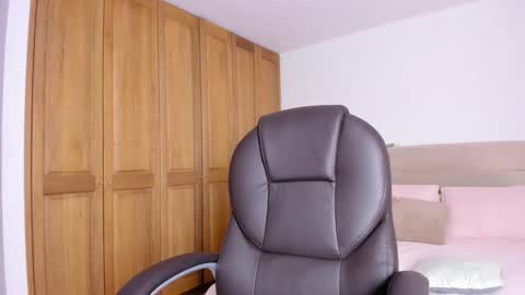 Snapshot of mysteyes chatting on October 2025 09:09:02 PM Elena online show from October 2025 09:09:02 PM